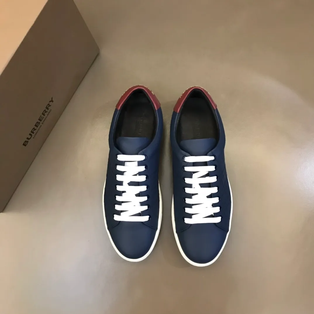 ¥380 B’s men’s classic low-top sneakers are reinterpreted in Vintage plaid cotton and cowhide materials, decorated with a new brand logo. First-grain cowhide lining, embossed Burberry lettering logo on the heel, original outsole! 38-45
